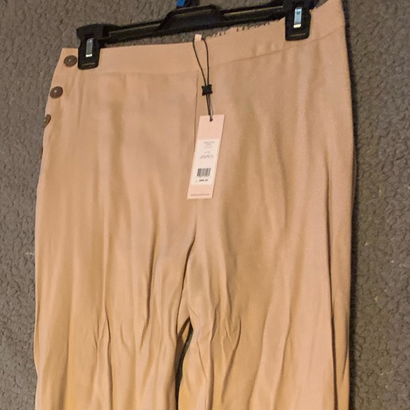 BCBG linen pants in size small NWT. - Picture 12 of 12